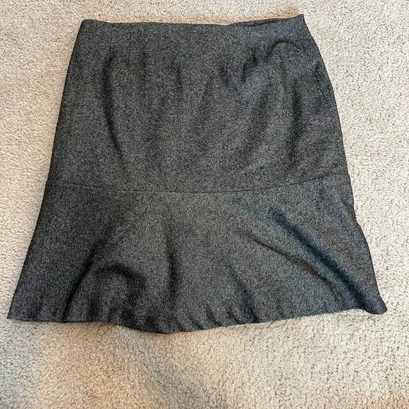 Talbots Women’s Gray Skirt Size 10 - Picture 3 of 6